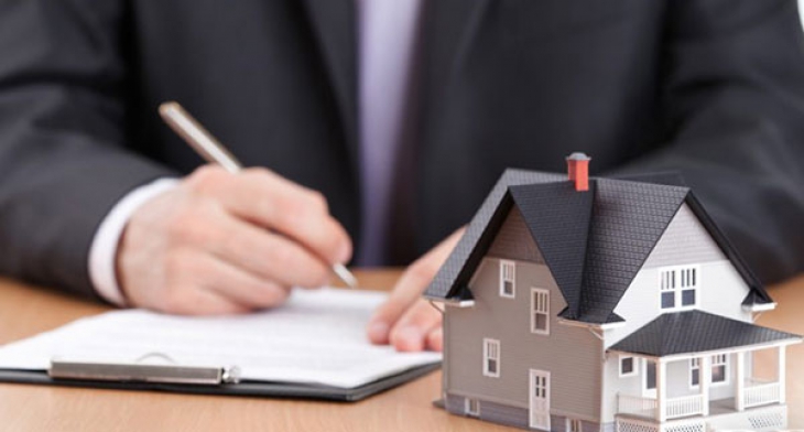 قسم العقود  الدولية والعقارات والضرائب.