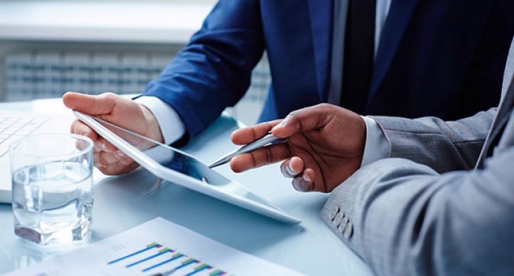 قسم الشركات والتجارة (المحلية والخارجية).